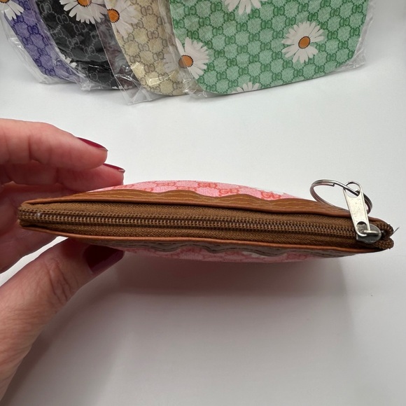 Floral Patterned Pouch With Keyring - Picture 4 of 6